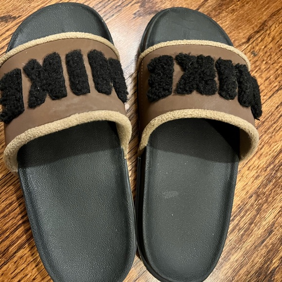 Nike Offcourt slides - Picture 2 of 3